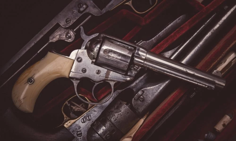 Υπόθεση Μπάλντουιν: Τι είναι τα prop guns-Μπορούν να σκοτώσουν;